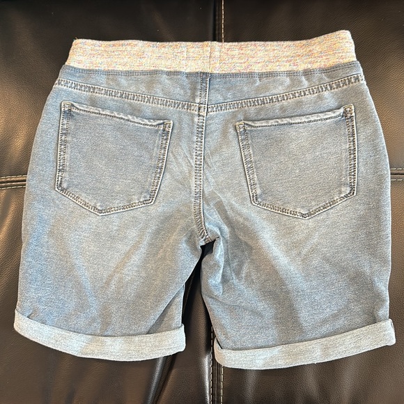 SO Shorts with Embroidered Flowers - Picture 2 of 4